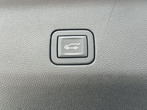 Used 2023 Chevrolet Tahoe Z71 w/ Luxury Package AWD/4WD image 15