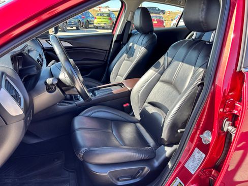 Used 2018 MAZDA MAZDA3 Touring image 17