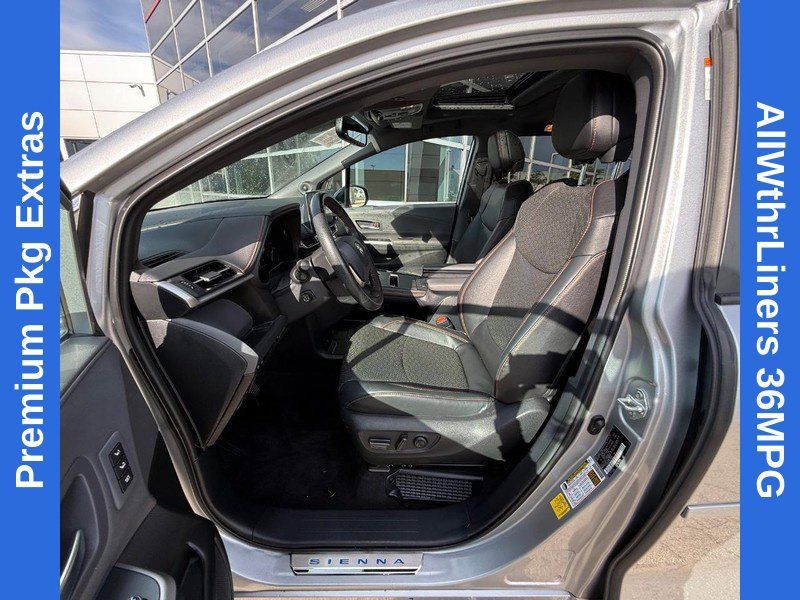 Used 2024 Toyota Sienna XSE w/ XSE Premium Package FWD image 27