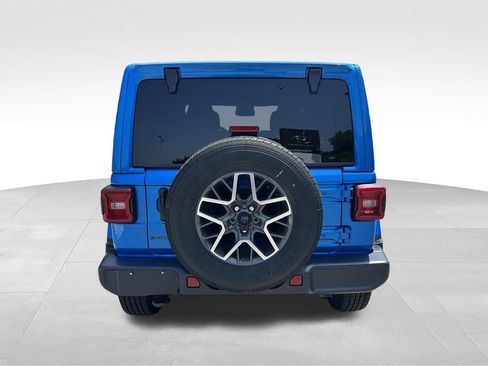 Used 2025 Jeep Wrangler Unlimited Sahara AWD/4WD image 6