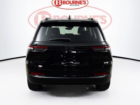 Used 2024 Jeep Grand Cherokee Limited w/ Black Appearance Package AWD/4WD image 10