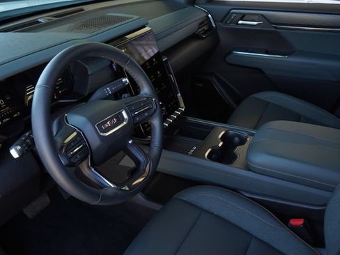 Used 2025 GMC Acadia AT4 AWD/4WD image 25