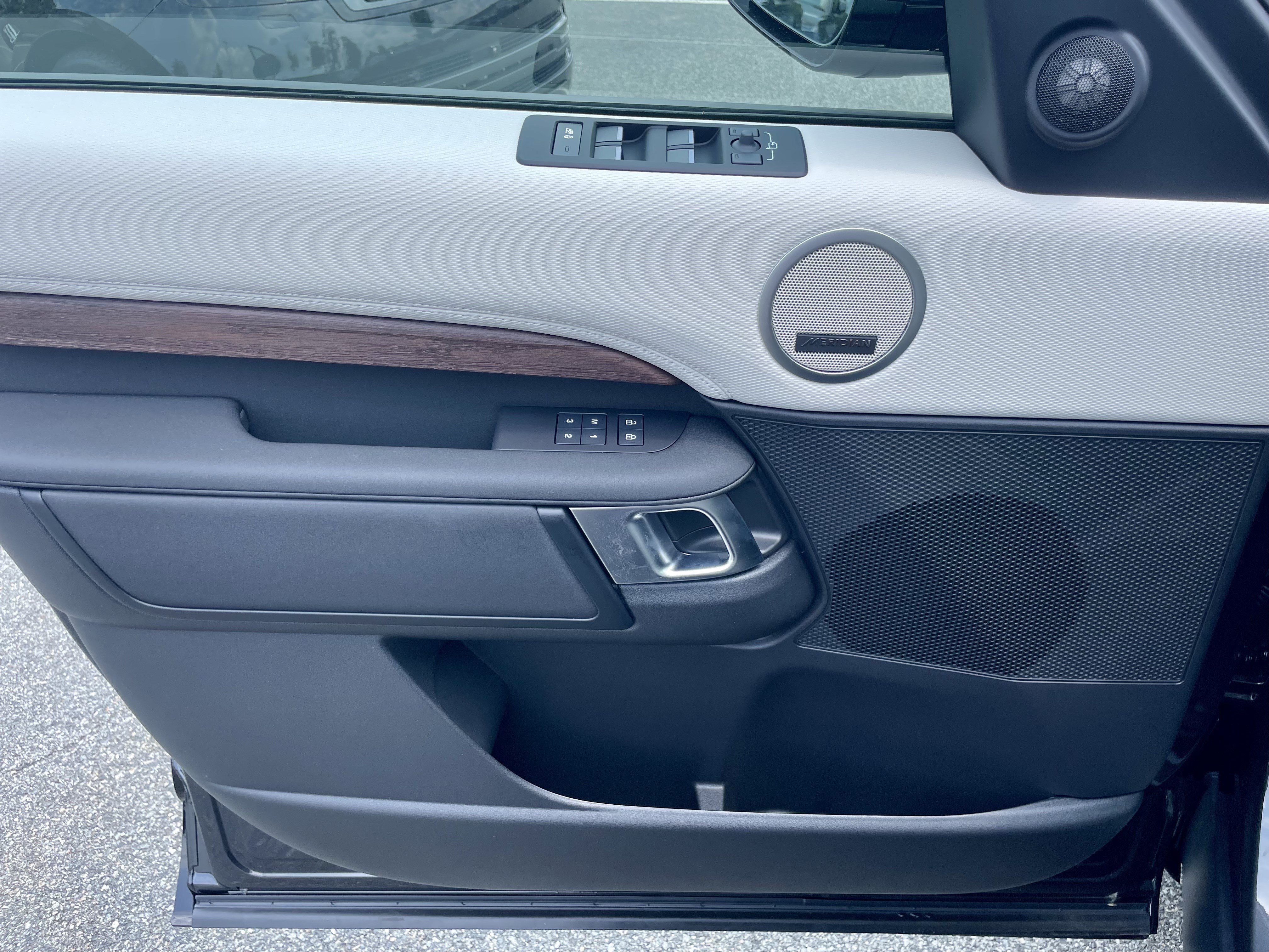 New 2026 Land Rover Discovery Dynamic SE AWD/4WD image 12