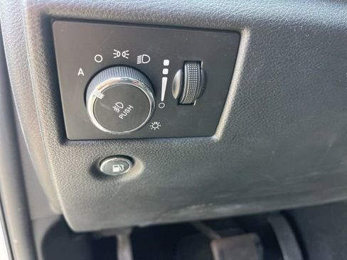 Used 2020 Jeep Grand Cherokee Laredo w/ Laredo X Package RWD image 15