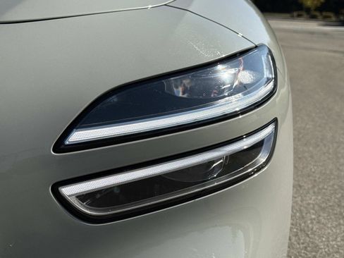 Used 2025 Genesis G70 2.5T image 10