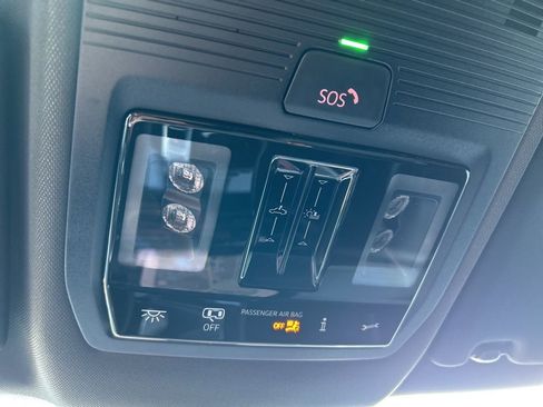 Used 2025 Volkswagen Atlas Cross Sport SEL image 37