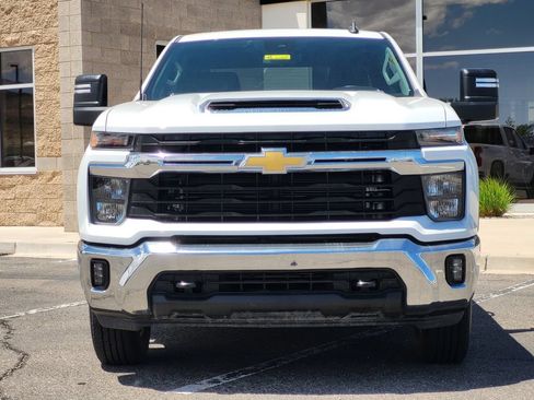 Used 2025 Chevrolet Silverado 2500 LT w/ Convenience Package AWD/4WD image 3