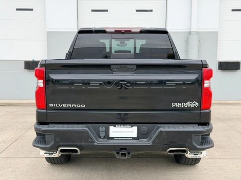 Used 2019 Chevrolet Silverado 1500 High Country w/ Technology Package AWD/4WD image 4
