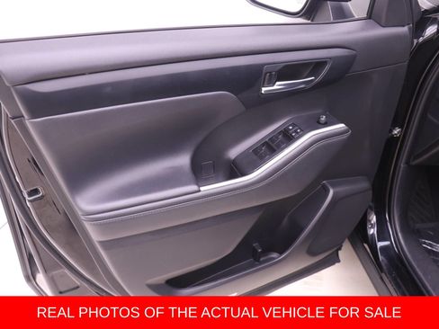 Used 2022 Toyota Highlander XSE FWD image 8