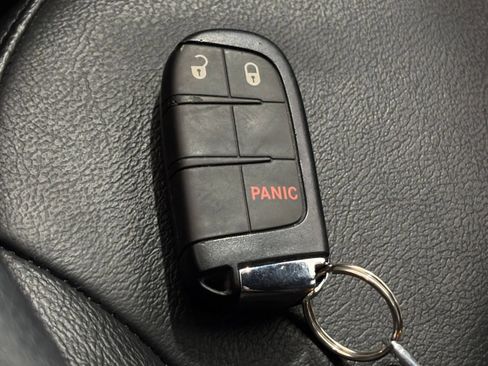 Used 2025 Jeep Compass Trailhawk AWD/4WD image 17