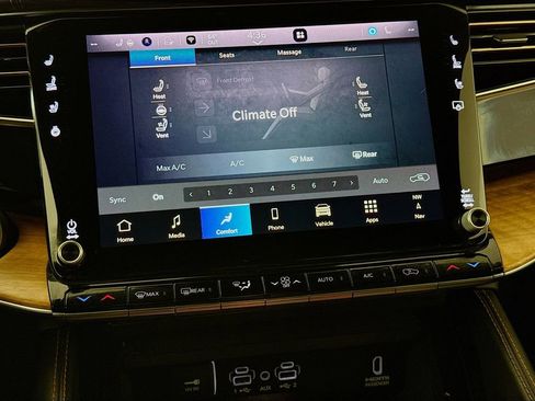 Used 2024 Jeep Grand Wagoneer L Series III image 17