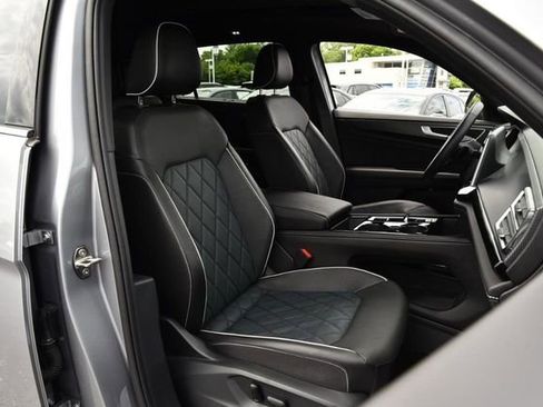 Certified 2024 Volkswagen Atlas Cross Sport SEL Premium R-Line AWD/4WD image 19