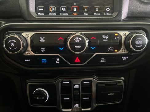 Used 2022 Jeep Wrangler Unlimited Sahara AWD/4WD image 68