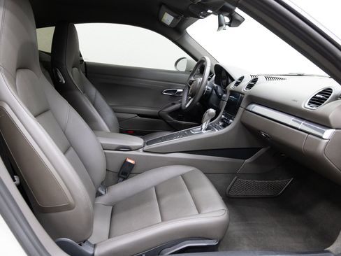 Used 2019 Porsche 718 Cayman image 13