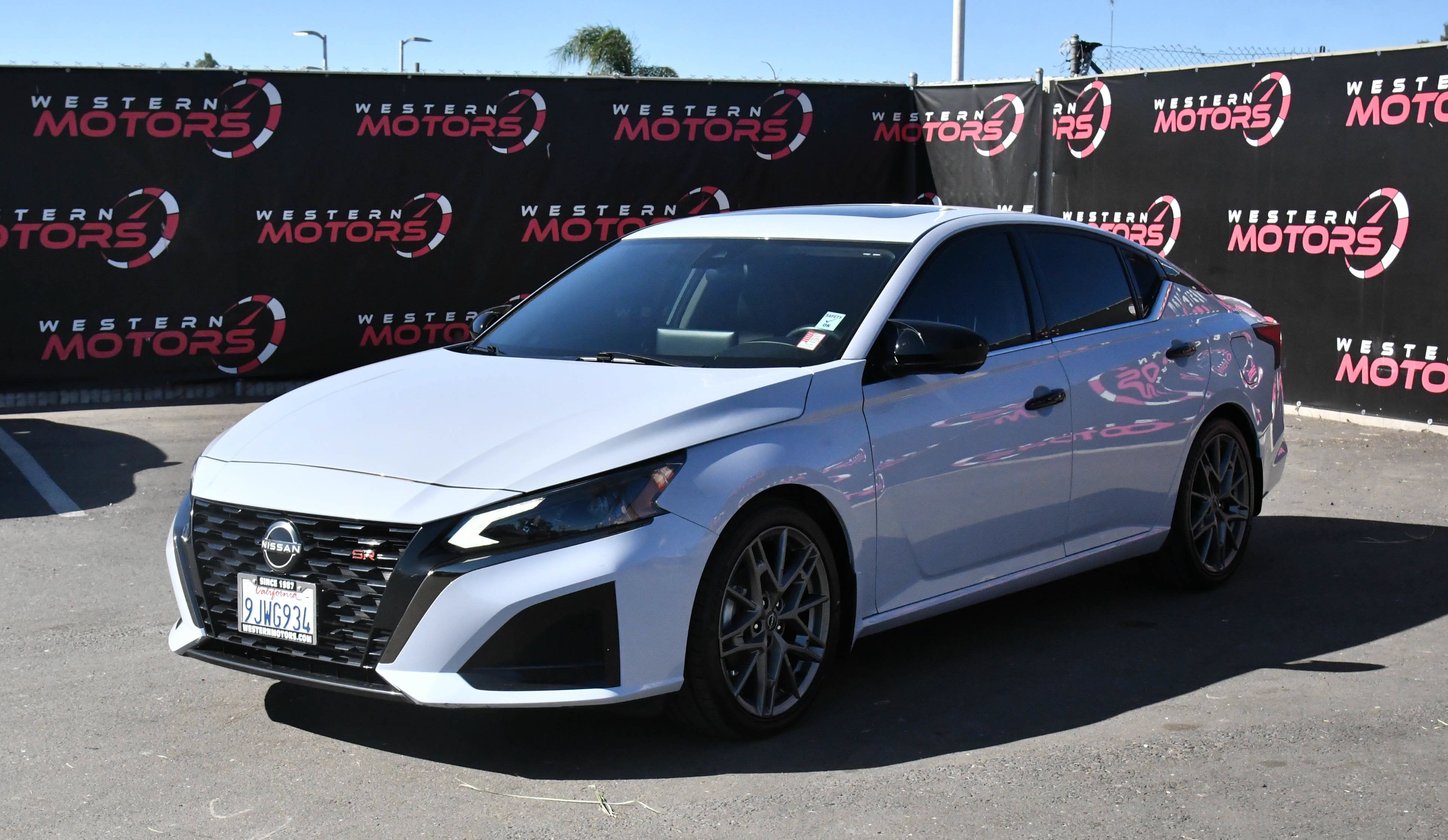 Used 2024 Nissan Altima 2.0 SR FWD image 3