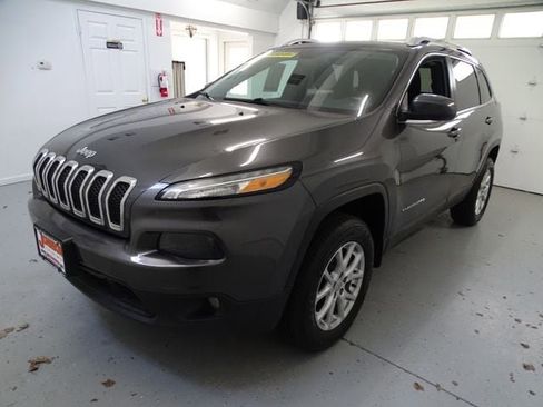 Used 2014 Jeep Cherokee Latitude w/ Comfort/Convenience Group AWD/4WD image 17