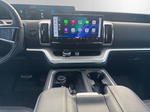 Certified 2025 Ford Expedition Platinum w/ Driver's Package image 11