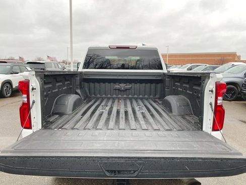 Used 2021 Chevrolet Silverado 2500 Custom w/ Custom Value Package image 23