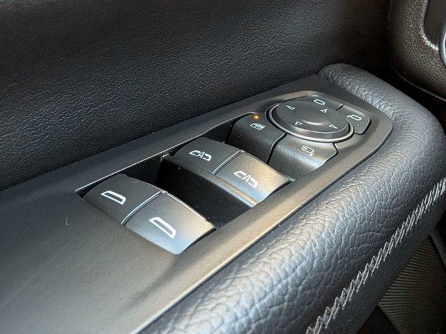 Used 2025 GMC Yukon XL Denali AWD/4WD image 26