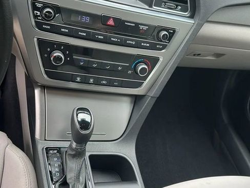 Used 2016 Hyundai Sonata SE FWD image 11