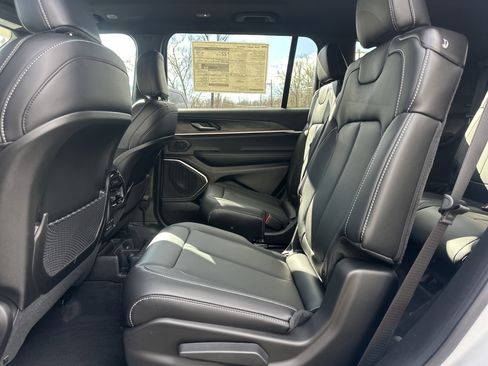New 2026 Jeep Grand Cherokee L Limited w/ Limited Altitude Package AWD/4WD image 29