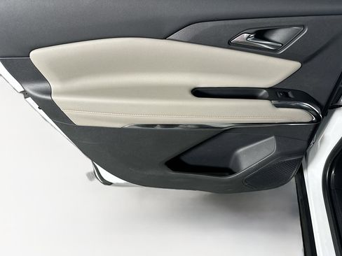 Used 2025 Chevrolet Traverse LT image 26