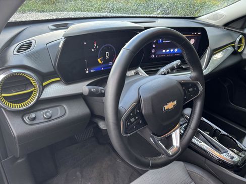 Used 2024 Chevrolet Trax LT w/ LT Convenience Package FWD image 18