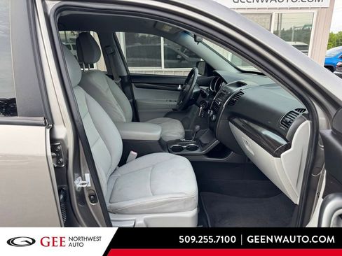 Used 2011 Kia Sorento LX AWD/4WD image 13
