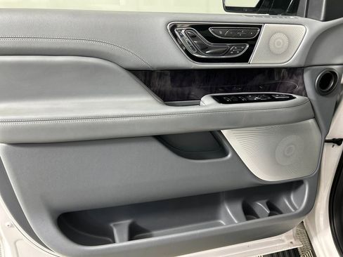 Used 2019 Lincoln Navigator Reserve image 10