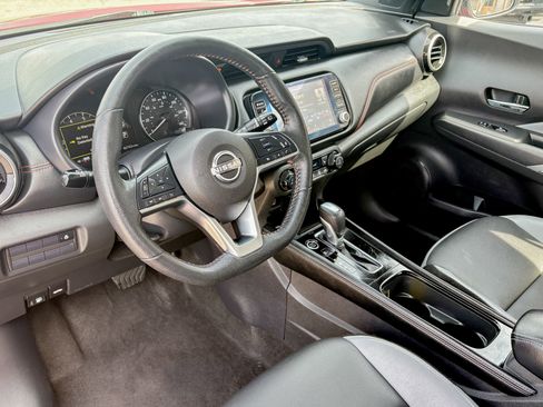 Used 2023 Nissan Kicks SR w/ SR Premium Package FWD image 18