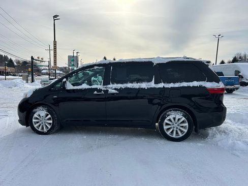 Used 2017 Toyota Sienna XLE image 6
