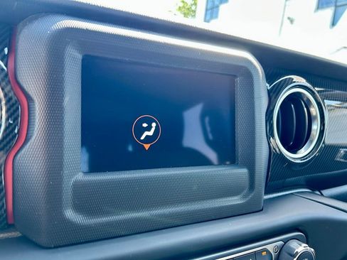 Used 2019 Jeep Wrangler Unlimited Rubicon w/ LED Lighting Group AWD/4WD image 22