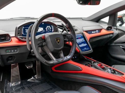 Used 2024 Lamborghini Revuelto image 2