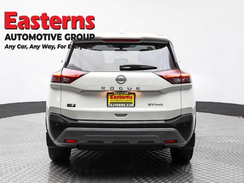 Used 2022 Nissan Rogue SV image 6