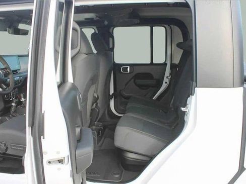 New 2024 Jeep Gladiator Sport image 19