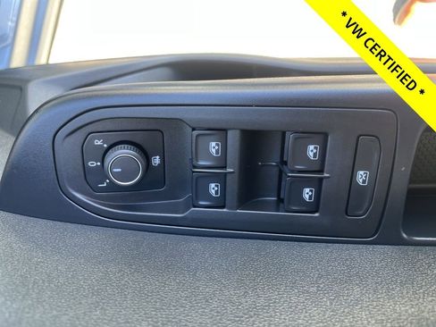 Used 2025 Volkswagen Taos SE w/ Panoramic Sunroof Package AWD/4WD image 17