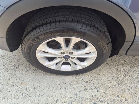 Used 2018 Ford Escape SEL AWD/4WD image 3