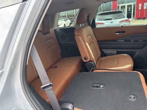 New 2026 Nissan Pathfinder Platinum AWD/4WD image 40