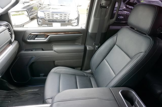 Used 2025 GMC Sierra 1500 Elevation w/ LPO, Elevation Black Package AWD/4WD image 35