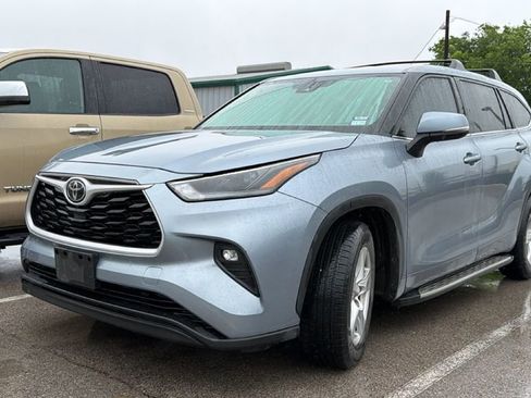 Used 2022 Toyota Highlander LE image 18