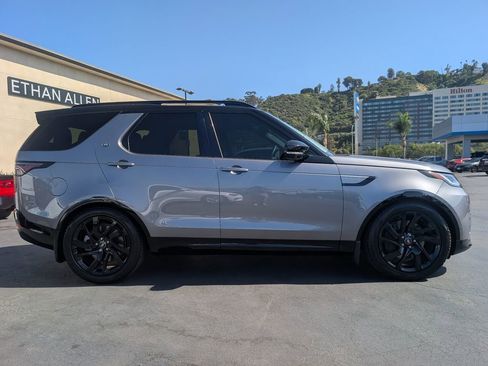 Used 2025 Land Rover Discovery Dynamic SE image 13