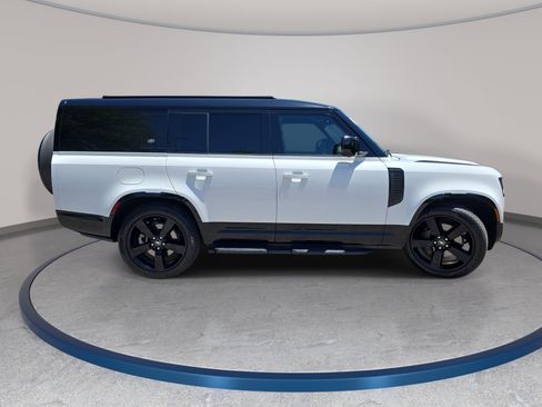 Certified 2024 Land Rover Defender 130 X-Dynamic SE AWD/4WD image 4