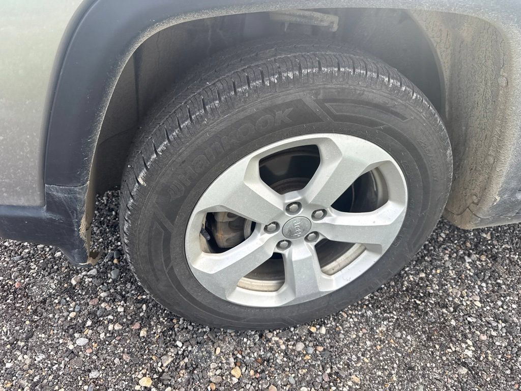 Used 2018 Jeep Compass Latitude w/ Cold Weather Group AWD/4WD image 9