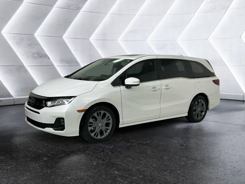 Used 2025 Honda Odyssey Touring image 3
