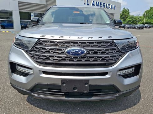 Certified 2023 Ford Explorer XLT w/ Equipment Group 202A AWD/4WD image 3