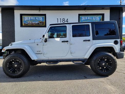 Used 2017 Jeep Wrangler Unlimited Sahara AWD/4WD image 2