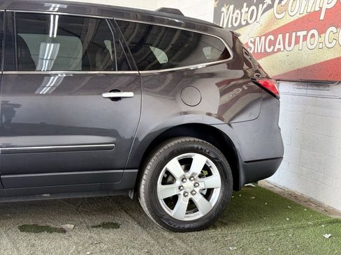 Used 2015 Chevrolet Traverse LTZ image 2