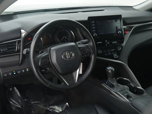 Used 2021 Toyota Camry SE w/ Cold Weather Package image 22