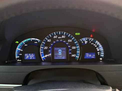 Used 2012 Toyota Camry XLE w/ Leather Pkg FWD image 12