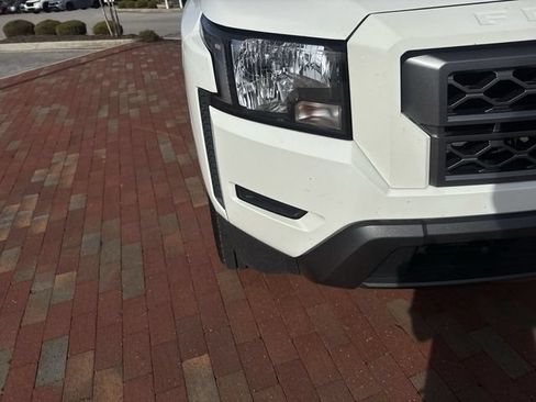 Used 2022 Nissan Frontier SV RWD image 21